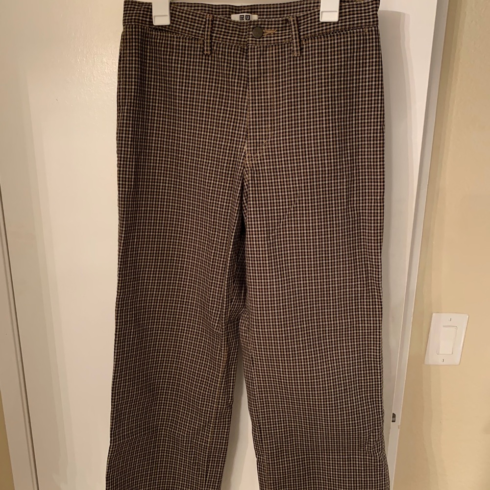 tan and black checkered pants 📔